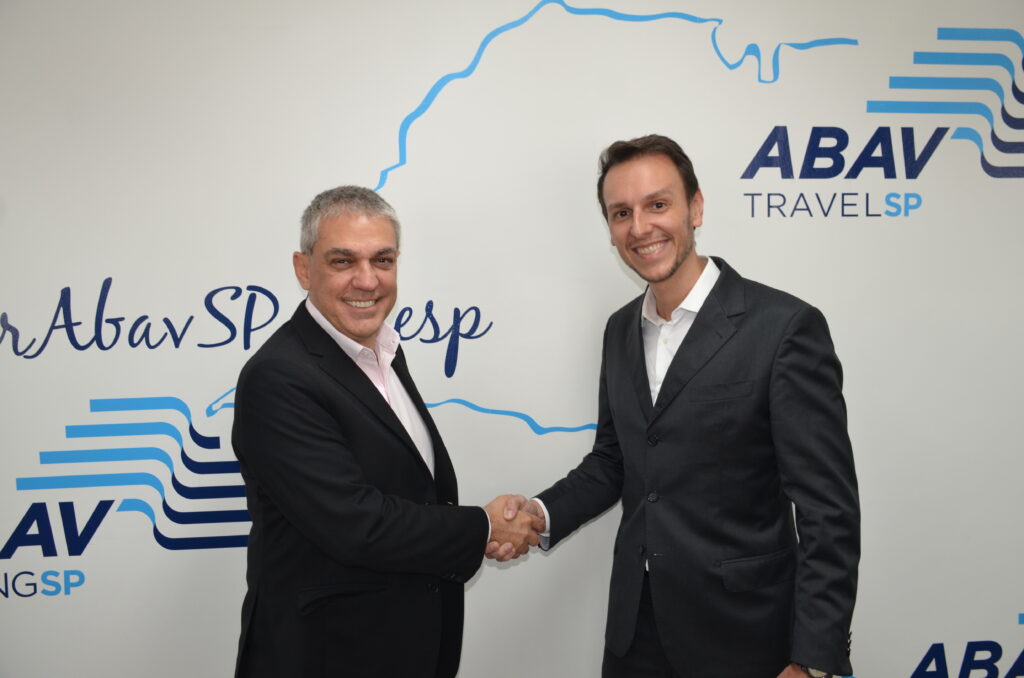 Bruno Waltrick é o novo presidente da Abav-SP | Aviesp; veja diretoria para o biênio 2023/2025 1 Fernando Santos se despede da presidencia e passa o cargo a Bruno Waltrick Bruno Waltrick é o novo presidente da Abav-SP | Aviesp; veja diretoria para o biênio 2023/2025