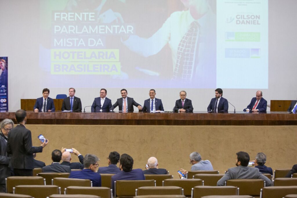 Foto Frente Parlamentar Mista da Hotelaria II Com presença do ministro, Frente Parlamentar Mista da Hotelaria Brasileira é lançada em Brasília
