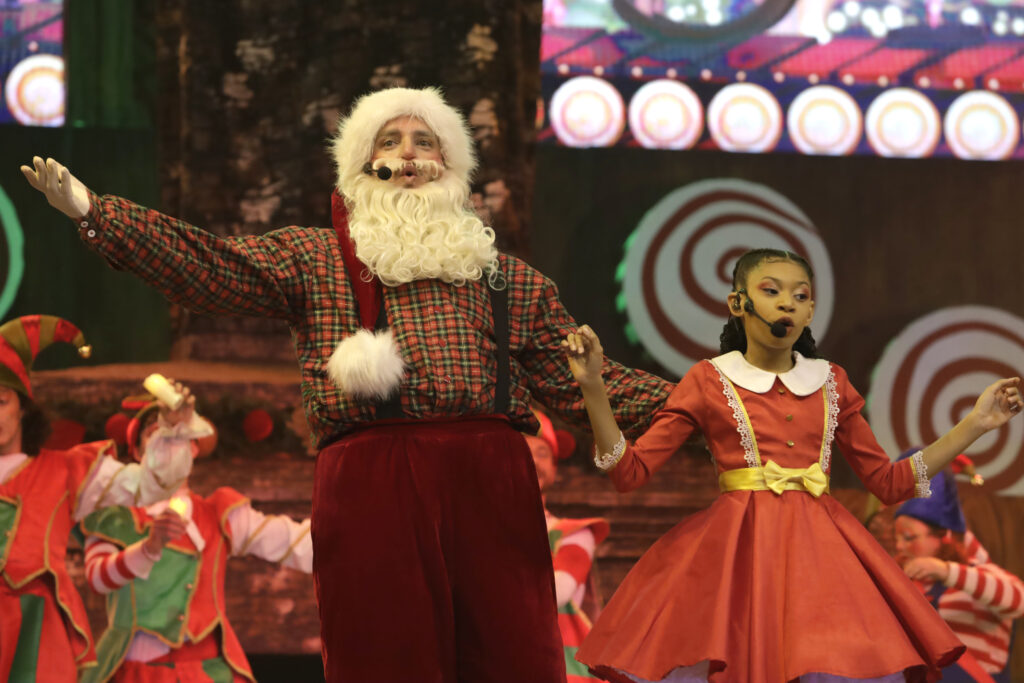 Foto Natal Luz.Papai Noel e Sofia Natal Luz celebra a semana das Crianças com descontos de 15% em ingressos
