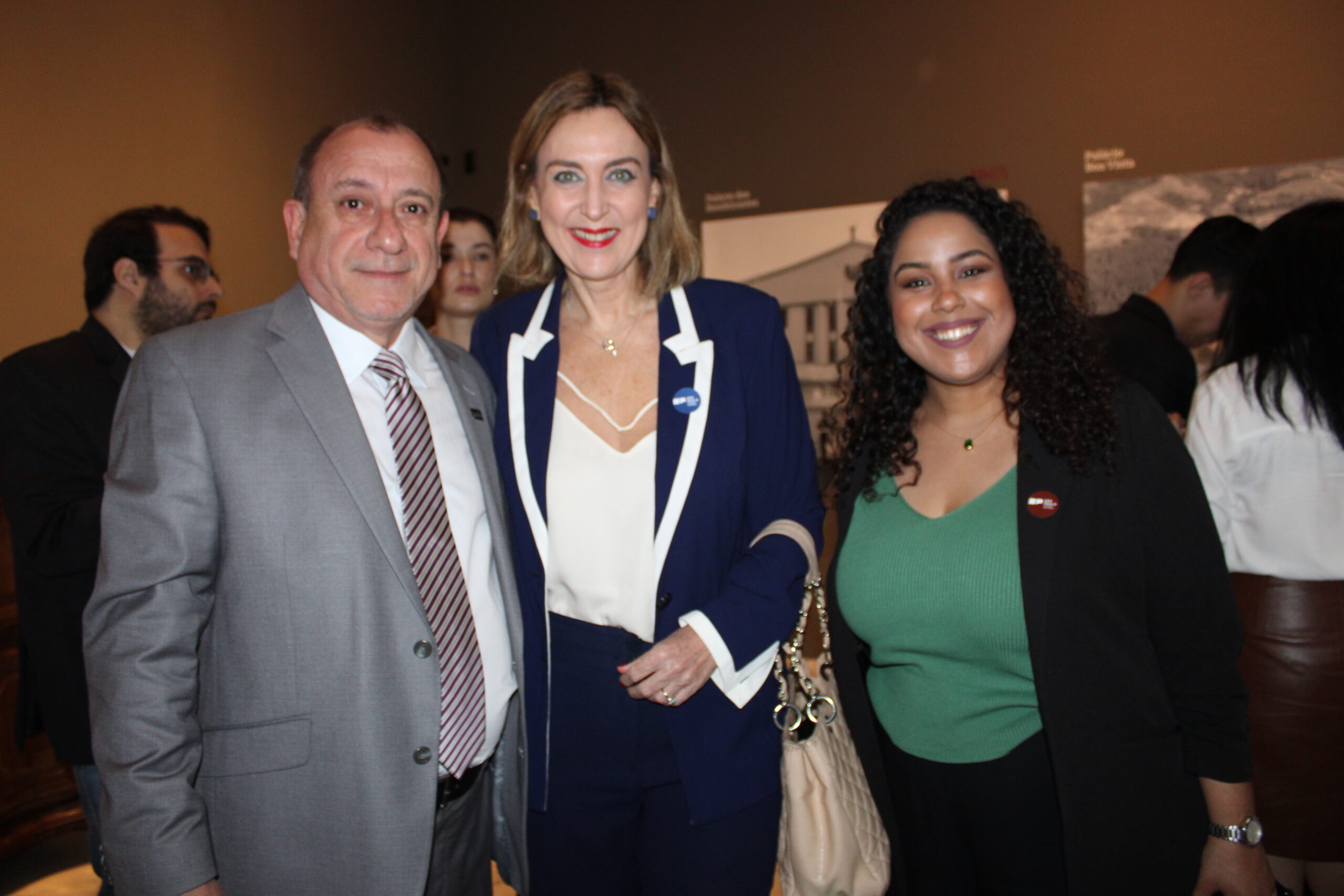 Toni Sando, do SPCVB, Luciane Leite, secretária executiva de Turismo de SP, e Taciane Oliveira, do Visite São Paulo Toni Sando, do SPCVB, Luciane Leite, secretária executiva de Turismo de SP, e Taciane Oliveira, do Visite São Paulo