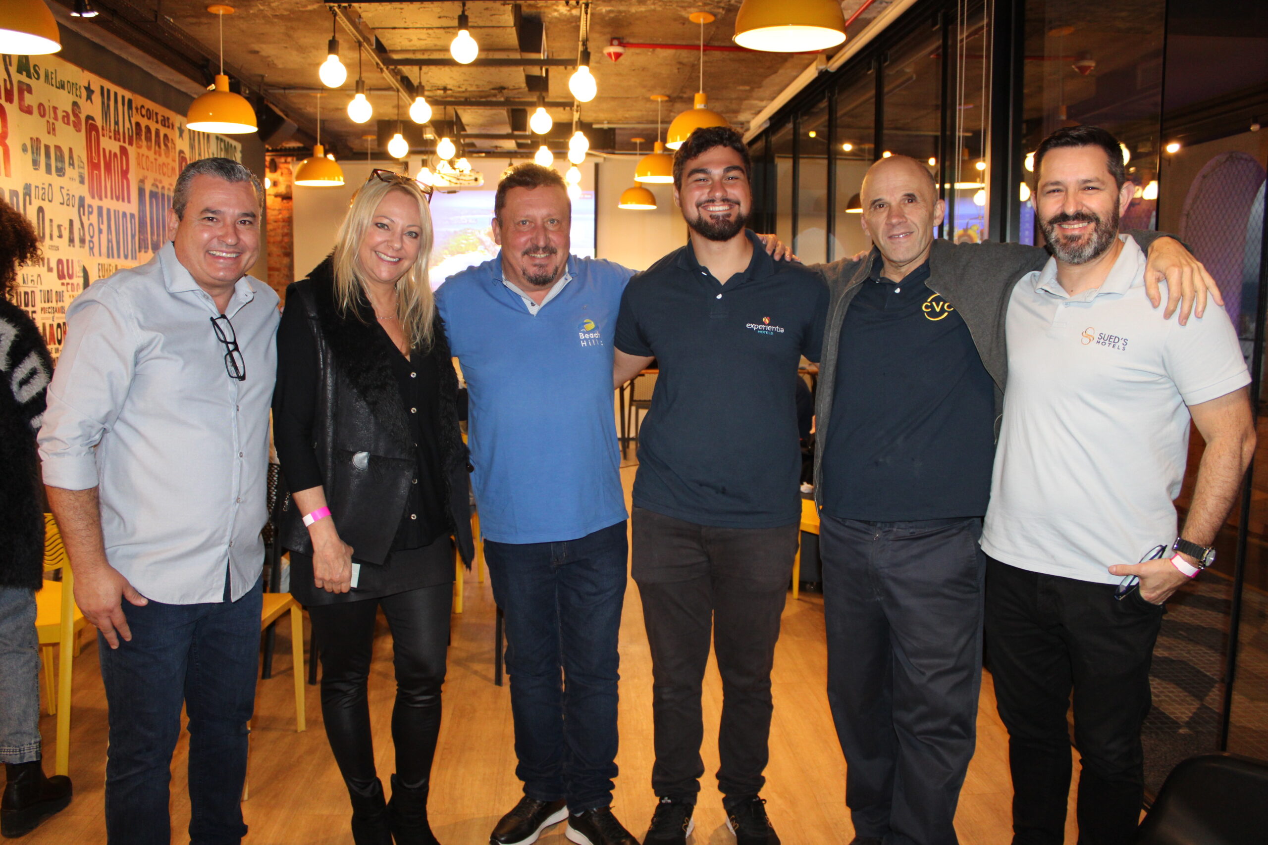 Newton Giglio, do Nauticomar, Marisa Guilger, da Campo Bahia e Vila Angatu, João Paulo Aguero, do Hotel Beach Hills, Luan Spagnol, da Experientia Hotels, João Couto, da Porto Seguro Bahia, e Julio Gimenes, da Sued’s Hotels Newton Giglio, do Nauticomar, Marisa Guilger, da Campo Bahia e Vila Angatu, João Paulo Aguero, do Hotel Beach Hills, Luan Spagnol, da Experientia Hotels, João Couto, da Porto Seguro Bahia, e Julio Gimenes, da Sued’s Hotels