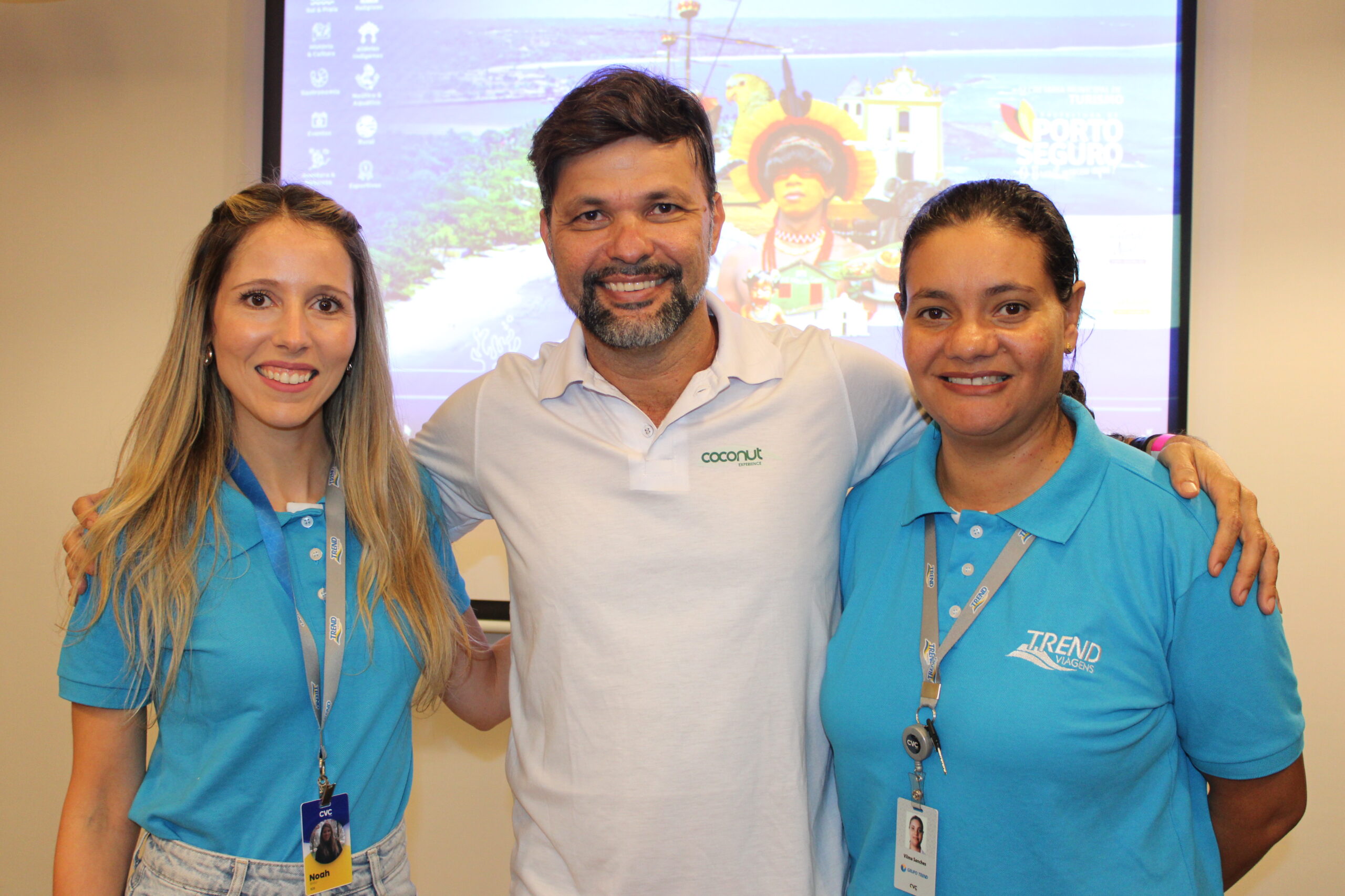 Noah Britto e Vilma Sanches, da Trend, com Geovson Magno, de Porto Seguro Noah Britto e Vilma Sanches, da Trend, com Geovson Magno, de Porto Seguro