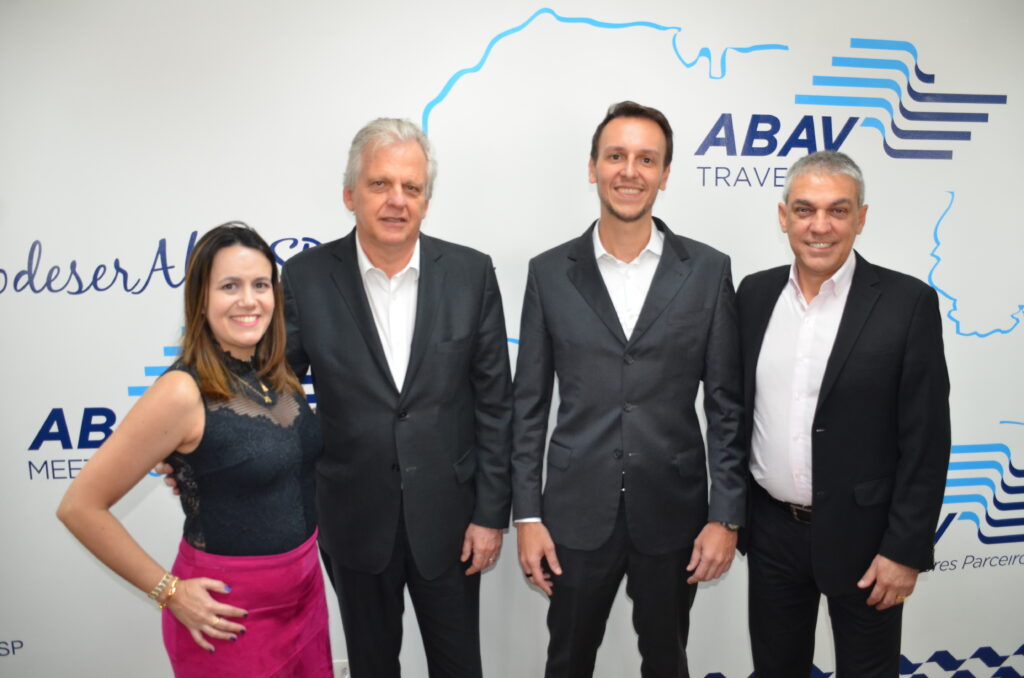 Juliana Assumpção, Edmar Bull, Bruno Waltrick e Fernando Santos, da Abav-SP l Aviesp
