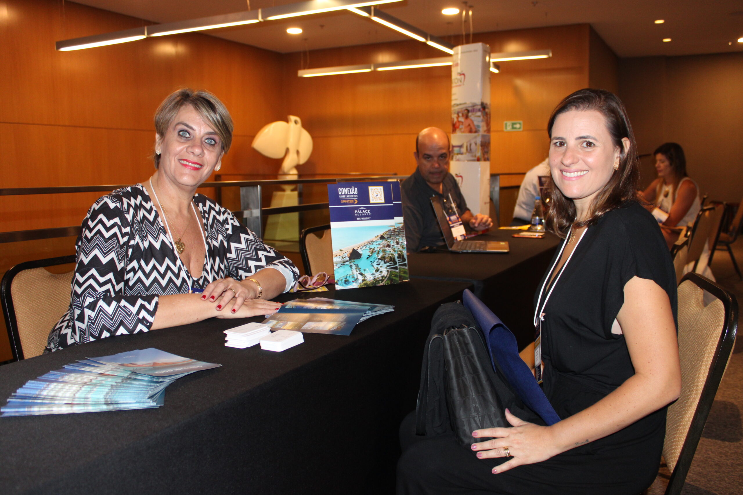 Luciana Casagrande, do Palace Resorts, e Juliana Rezende, da Mais Que Um Roteiro Luciana Casagrande, do Palace Resorts, e Juliana Rezende, da Mais Que Um Roteiro