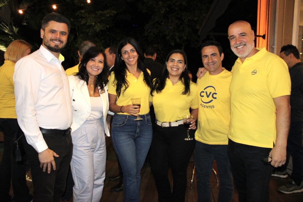 Marcel Mazzonetto, da TAP, Katia Nishida, Nathalia Moura, Alyne Araujo e Rogerio Mendes, da CVC, com Alejandro Lavin, da Special Tours