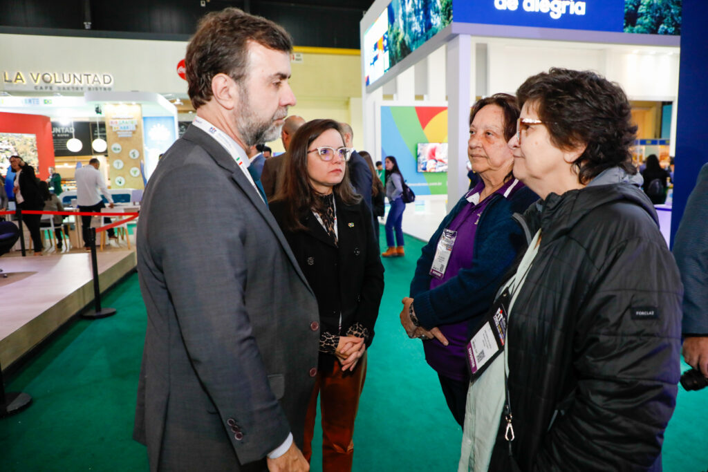 Marcelo Freixo, Jaqueline Gil, da Embratur, com Decca Bolonha e Ana Costa, do Rio Grande do Norte