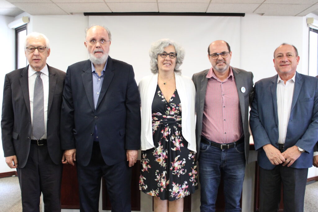 Marcio Favilla Sergio Junqueira Bete Sanovicz Alexandre Panosso da USP e Toni Sando do SPCVB os oradores do memorial SPCVB e Academia Brasileira de Eventos e Turismo lançam o "Memorial Eduardo Sanovicz"; fotos