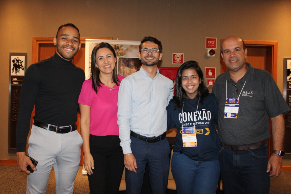 Mateus Gaspar, Michele Machado, Gabriel Assumpção e Raul Monteiro, da Meliá, com Juliana Ribeiro, da Orinter