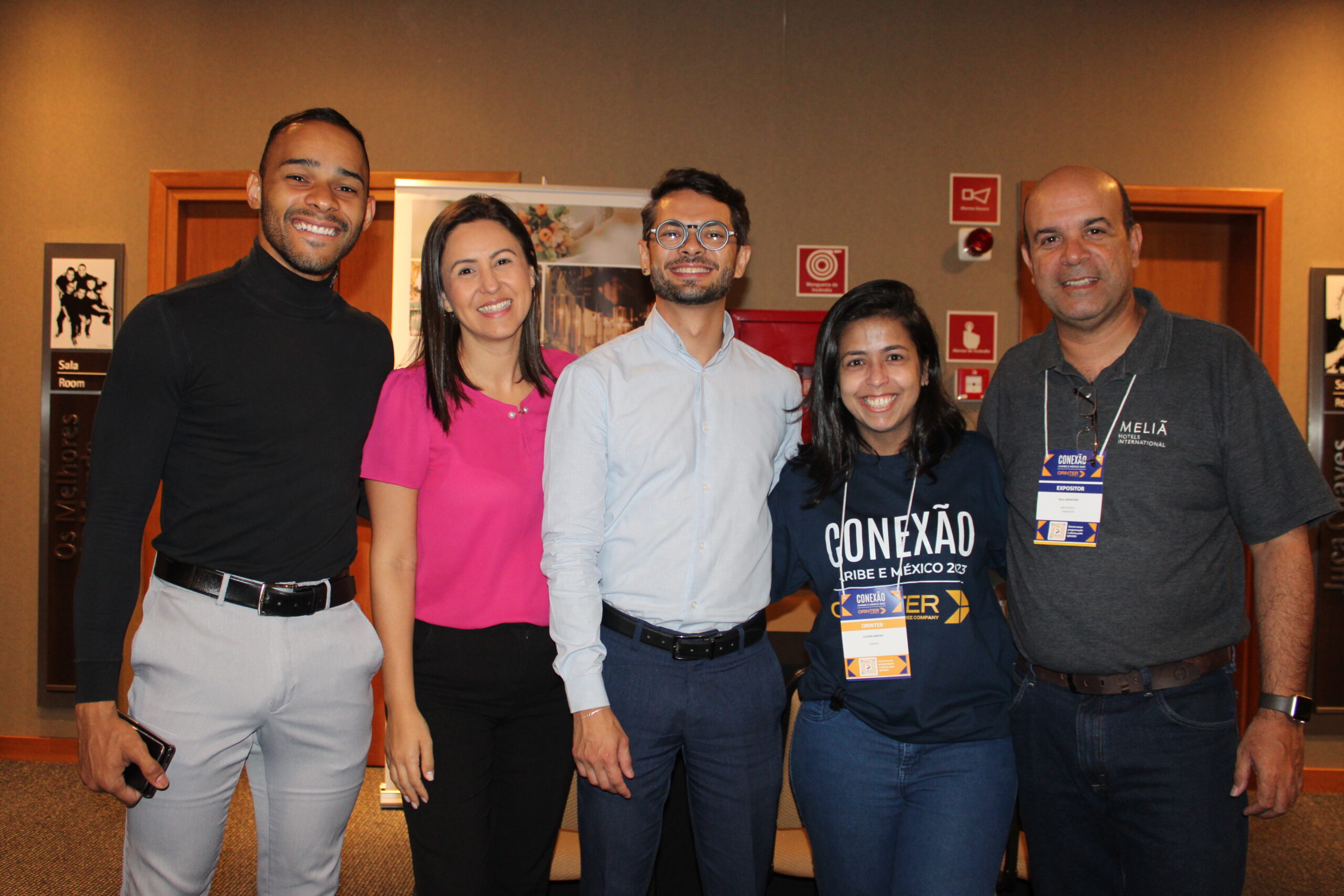 Mateus Gaspar, Michele Machado, Gabriel Assumpção e Raul Monteiro, da Meliá, com Juliana Ribeiro, da Orinter Mateus Gaspar, Michele Machado, Gabriel Assumpção e Raul Monteiro, da Meliá, com Juliana Ribeiro, da Orinter