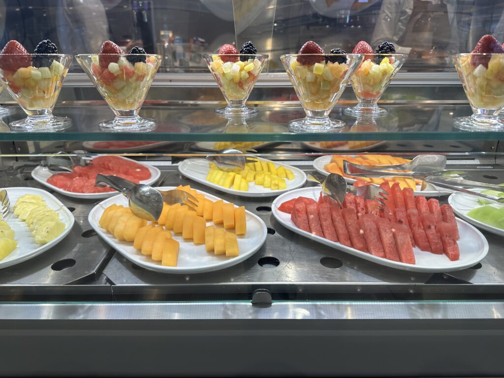 Opções de frutas no Emporium Marketplace