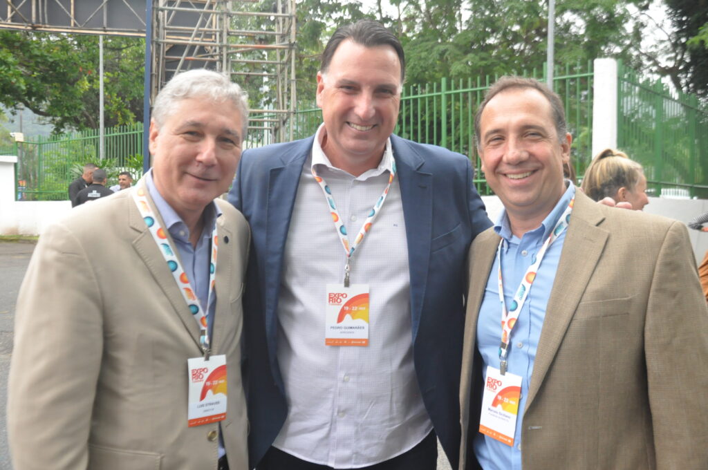 Pedro Guimarães, da Apresenta Rio, entre Luiz Strauss, do SindTur-RJ, e Marcelo Siciliano, da Abav-RJ