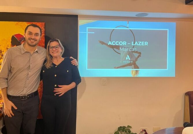 Rafael Ortiz, Gerente de Produtos da ViagensPromo e Priscila Godoy, Coordinator Sales da Rede Accor (Divulgação/ViagensPromo)
