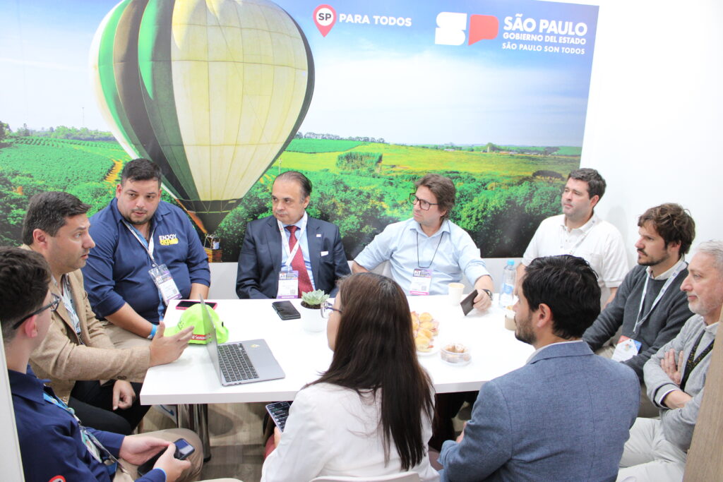 Reuniao de Roberto de Lucena secretario de Turismo de Sao Paulo com os operadores do novo pool Confira as ações do Turismo de São Paulo na FIT 2023