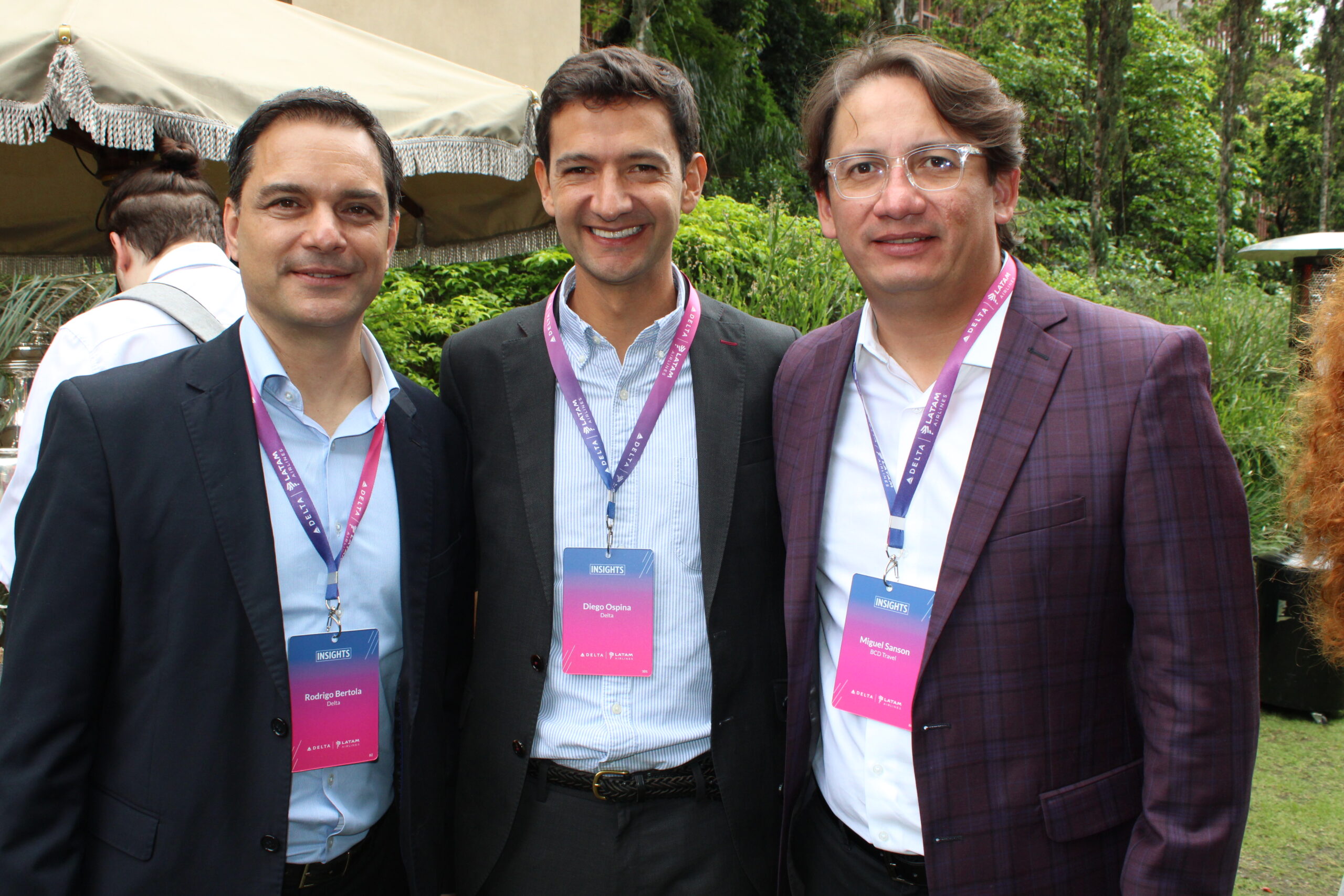Rodrigo Bertola e Diego Ospina, da Delta, com Miguel Sanson, da BCD Travel Rodrigo Bertola e Diego Ospina, da Delta, com Miguel Sanson, da BCD Travel