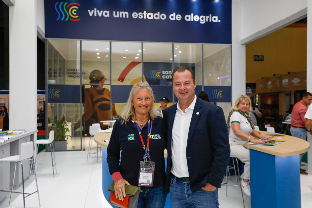 Rosa Masgrau, do M&E, e Evandro Neiva, secretário de turismo de Santa Catarina