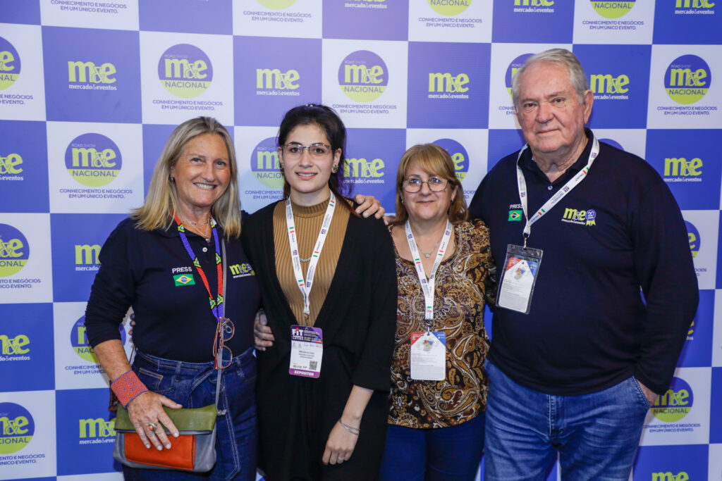 Rosa Masgrau e Roy Taylor, do M&E, com Liliana Ponce e Brenda Altuna, da Aires de Oriente Rosa Masgrau e Roy Taylor, do M&E, com Liliana Ponce e Brenda Altuna, da Aires de Oriente