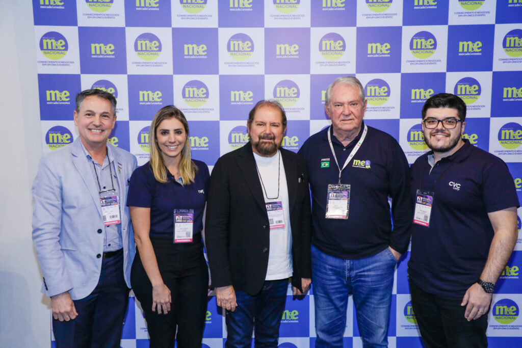 Roy Taylor, do M&E, com Fabio Ferrari, Paula Rorato, CVC Corp, Guilherme Paulus, e Paulo Biondo, da CVC Corp Roy Taylor, do M&E, com Fabio Ferrari, Paula Rorato, CVC Corp, Guilherme Paulus, e Paulo Biondo, da CVC Corp