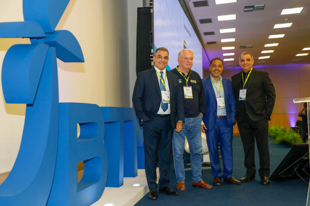 Roy Taylor, do M&E, entre Breno Mesquita, Claudio Jr., e Bruno Mesquita, do BTM