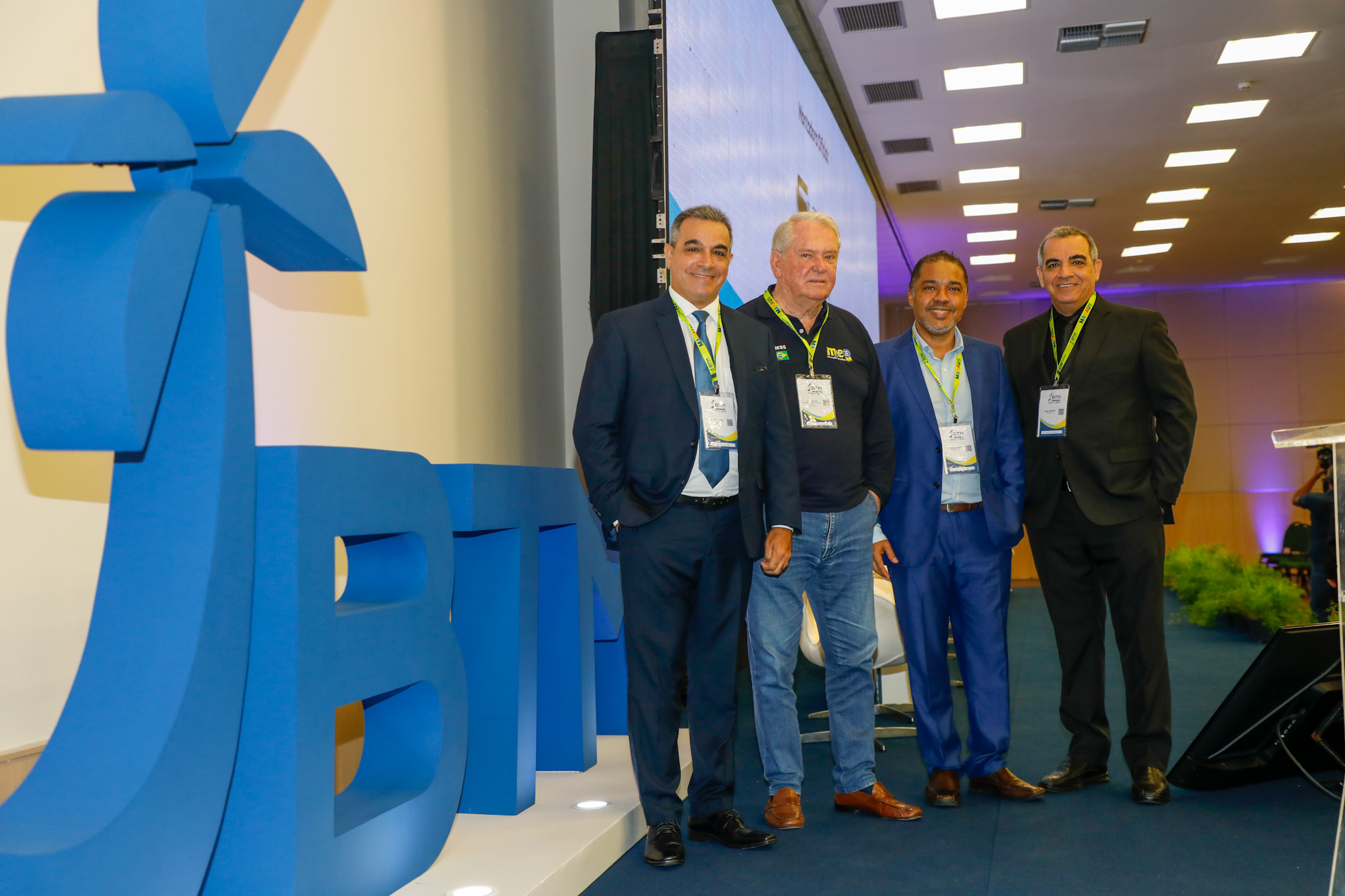 Roy Taylor, do M&E, entre Breno Mesquita, Claudio Jr., e Bruno Mesquita, do BTM Roy Taylor, do M&E, entre Breno Mesquita, Claudio Jr., e Bruno Mesquita, do BTM