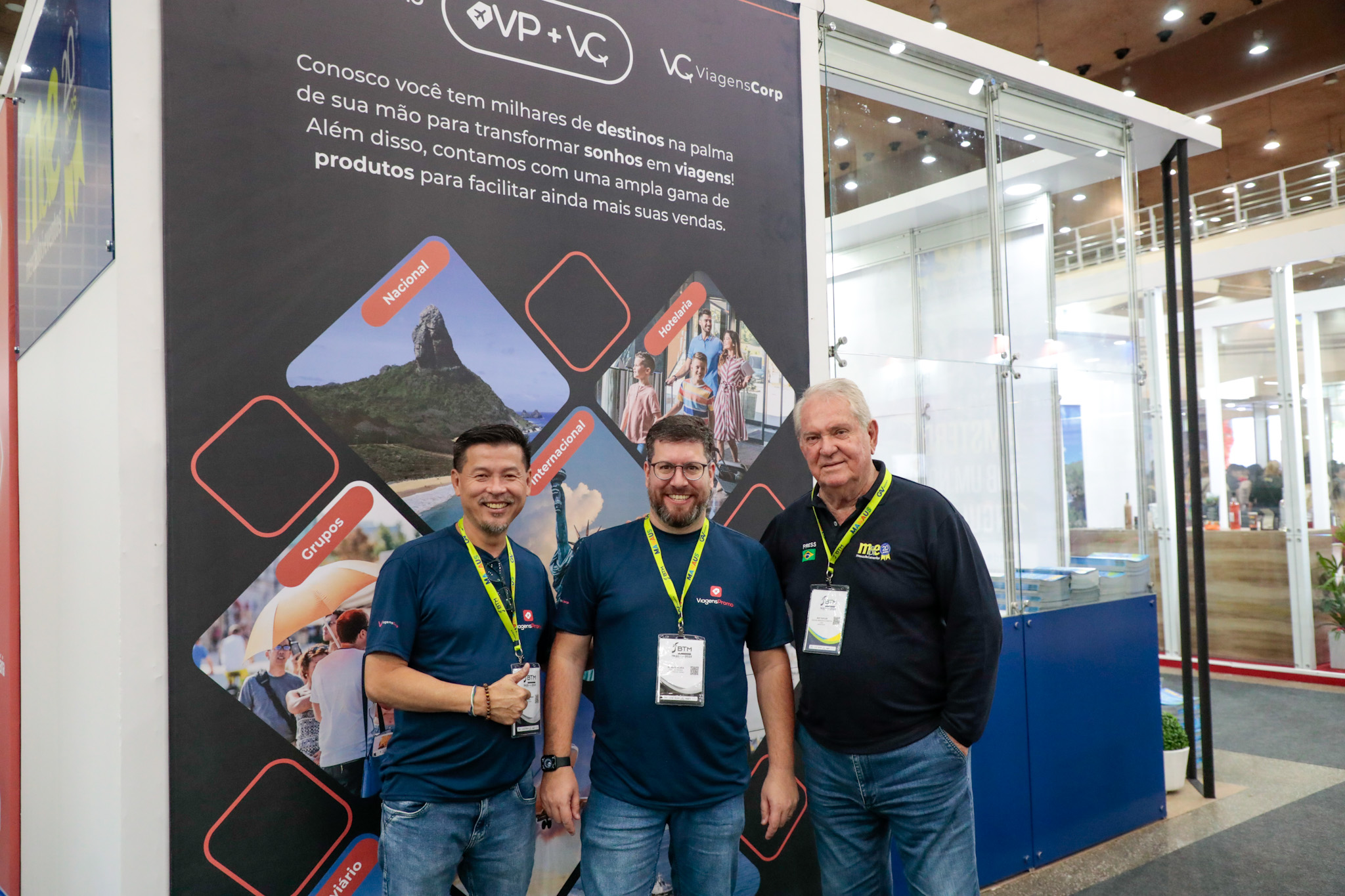 Roy Taylor, do M&E, entre Valter Onishi e Renato Alves, da Viagens Promo Roy Taylor, do M&E, entre Valter Onishi e Renato Alves, da Viagens Promo