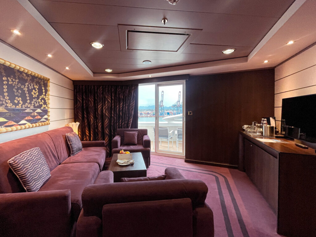 Sala da suíte Royal no MSC Yacht Club