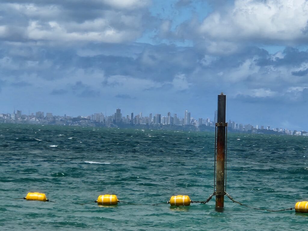 Salvador a 30 km de Ilha dos Frades