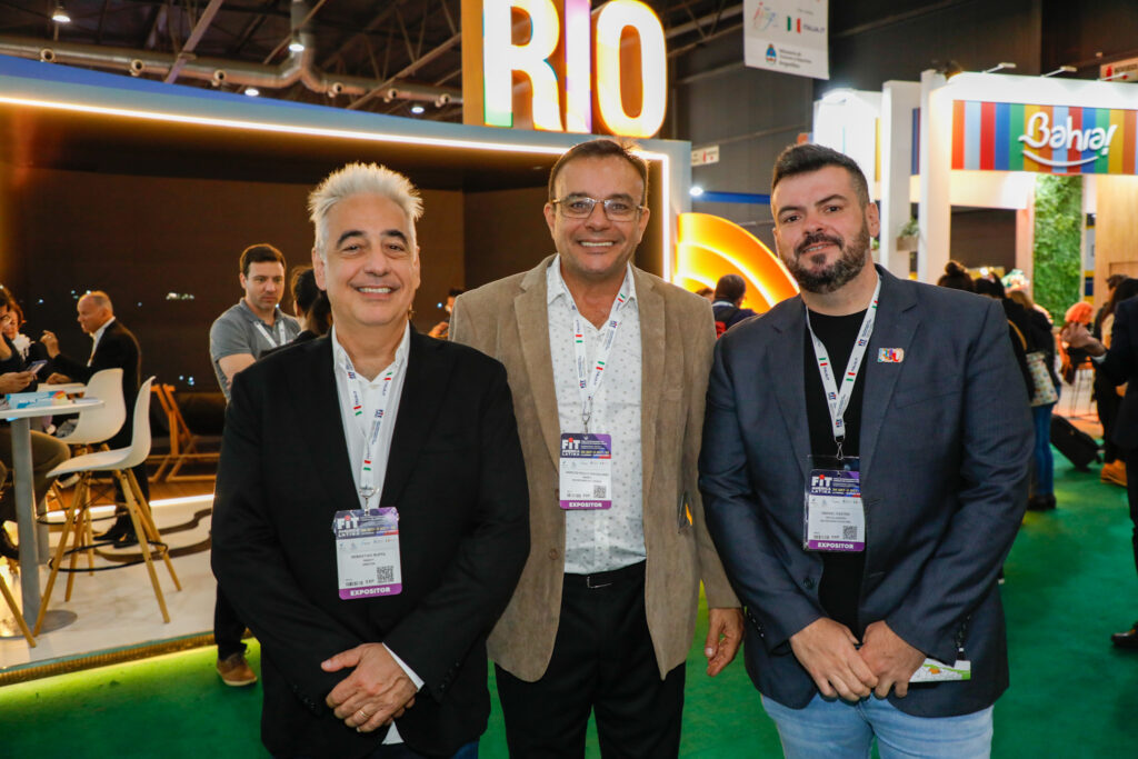 Sebastian Buffa, diretor de Turismo de Paraty, Marcos Paulo, secretário de turismo de Paraty, e Rafael Castro, Rio de Janeiro