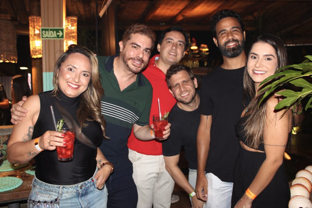 Vivian Ambrósio, da Roteiros Tour, Alexandre Rocha, da Personal Tour, Leandro Souza, Eduardo Vansan e Felipe Liberato, da Orinter, com Helliana Almeida, da Mais Viagens