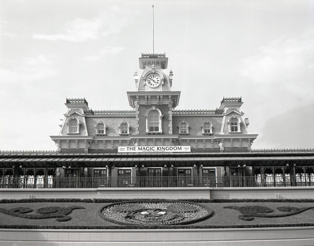 Walt Disney World Company comemora 100 anos de história; veja fotos marcantes