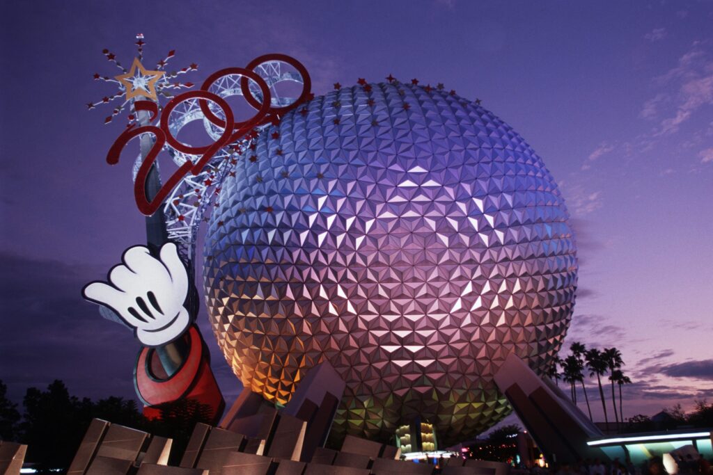 Spaceship Earth Millennium decorada no Epcot