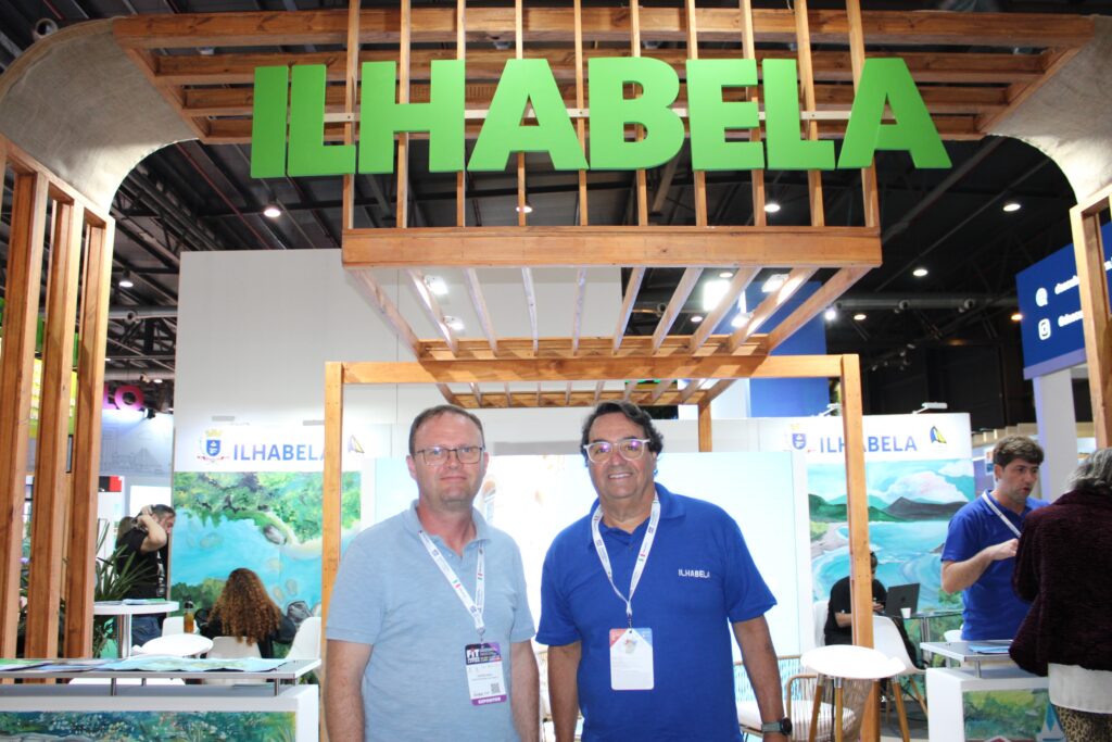 Werner Benz presidente do Ilhabela CVB e Harry Finger secretario de Turismo de Ilhabela SP Com 2,2 mil praias, Ilhabela (SP) e mais destinos começam a consolidar Rota Verde Azul