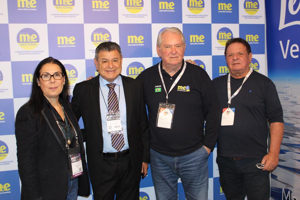 Gisele Lima, da Promo, Felipe Gonzalez, do Visit Iguassu, Roy Taylor, do M&E, e Airton Abreu, do Maranhão Gisele Lima, da Promo, Felipe Gonzalez, do Visit Iguassu, Roy Taylor, do M&E, e Airton Abreu, do Maranhão