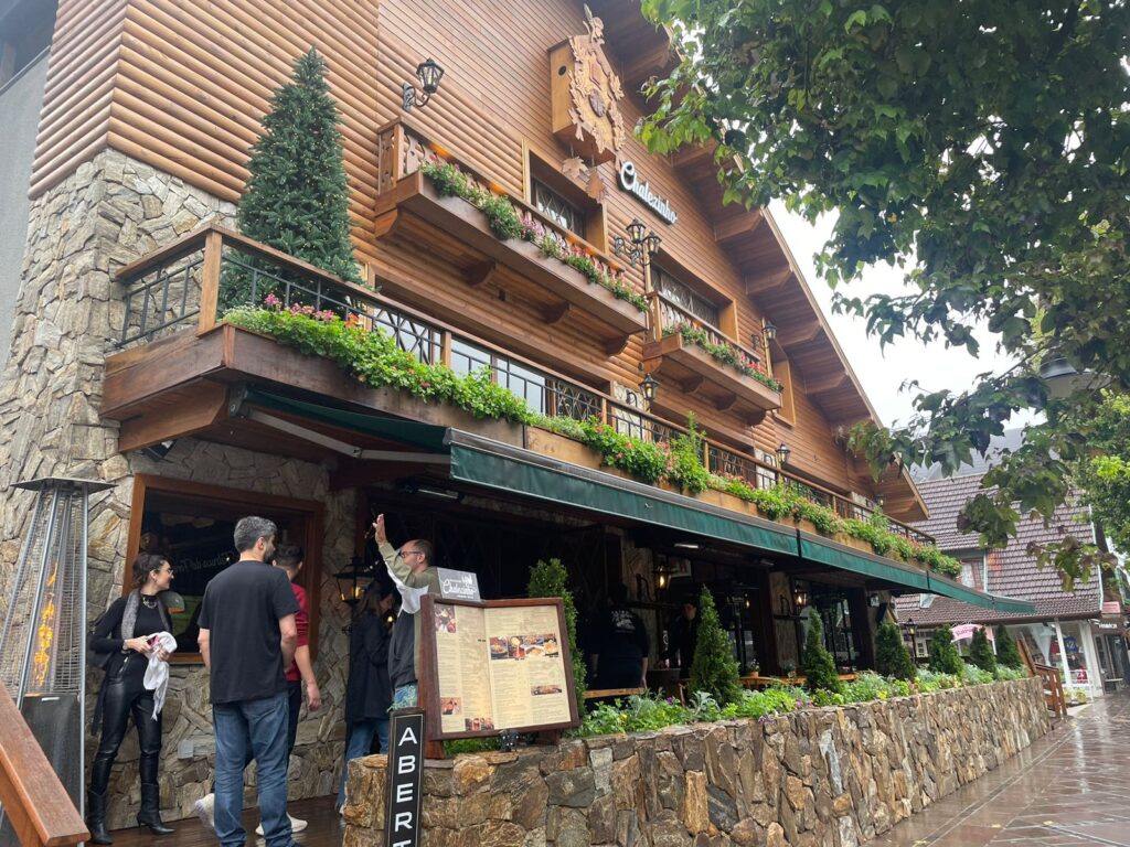 A famosa franquia de restaurante Chalezinho inaugurou sua primeira unidade em Gramado neste ano A famosa franquia de restaurante Chalezinho inaugurou sua primeira unidade em Gramado neste ano