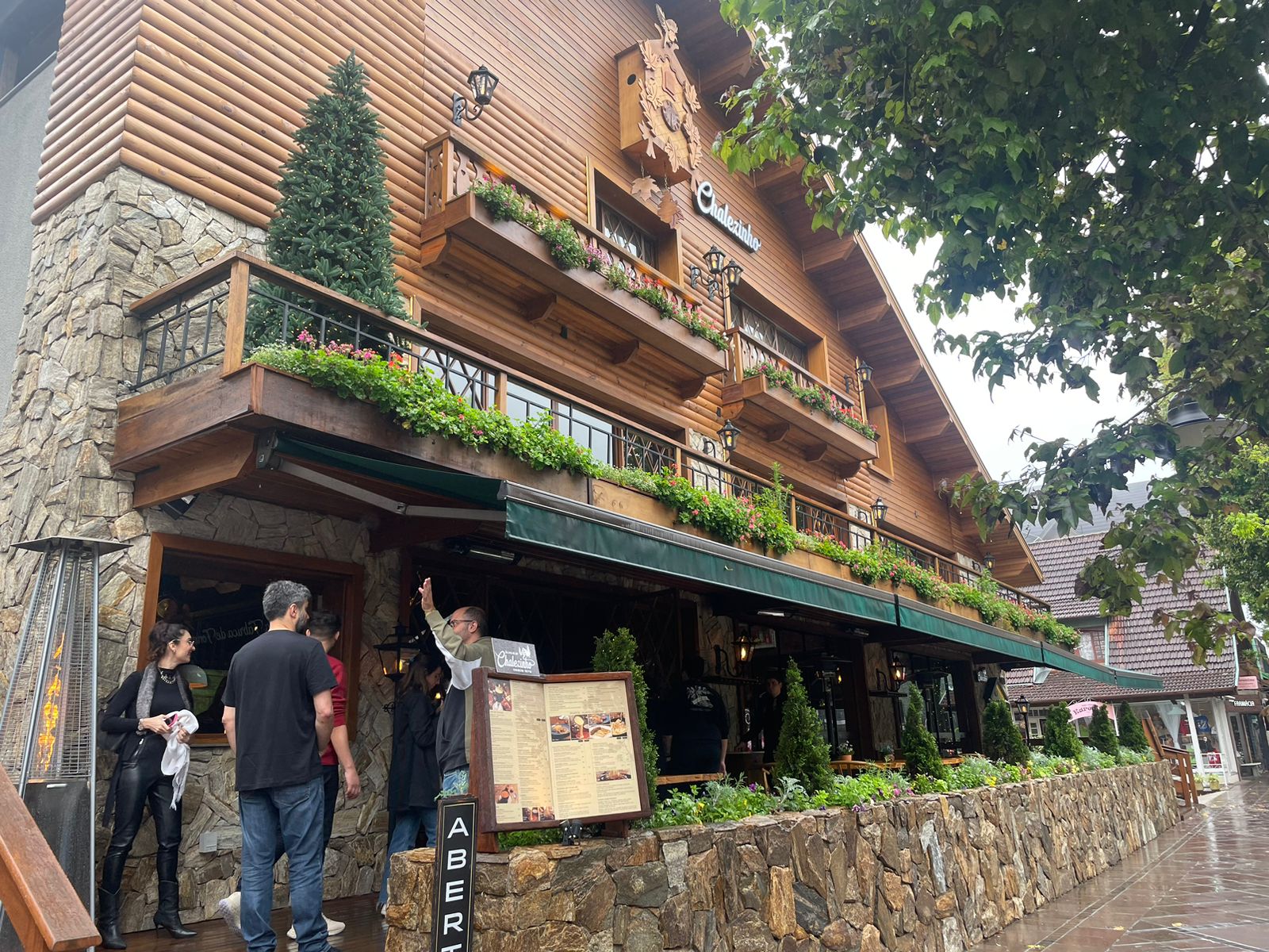 A famosa franquia de restaurante Chalezinho inaugurou sua primeira unidade em Gramado neste ano A famosa franquia de restaurante Chalezinho inaugurou sua primeira unidade em Gramado neste ano