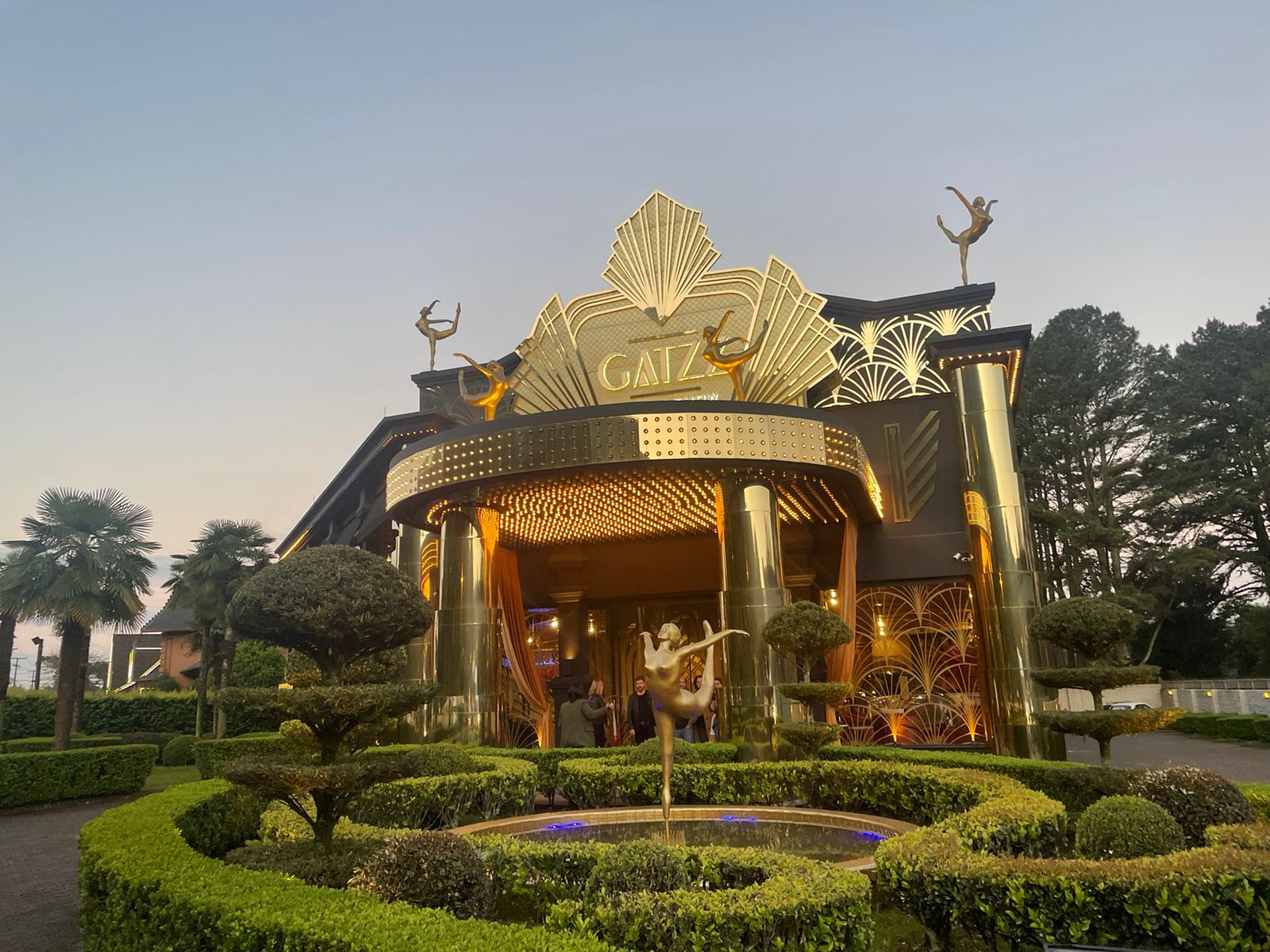 O Gatzz é um restaurante espetáculo que foi inaugurado nos últimos anos O Gatzz é um restaurante espetáculo que foi inaugurado nos últimos anos