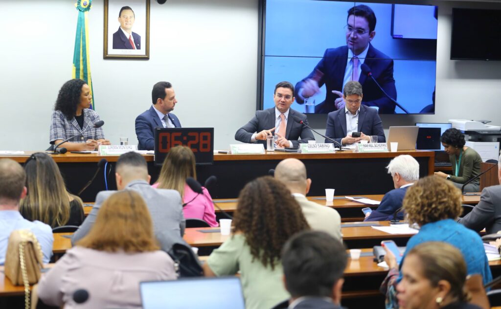 Abear, Anac, SAC e ministro debatem desafios do setor aéreo na Câmara Abear, Anac, SAC e ministro debatem desafios do setor aéreo na Câmara
