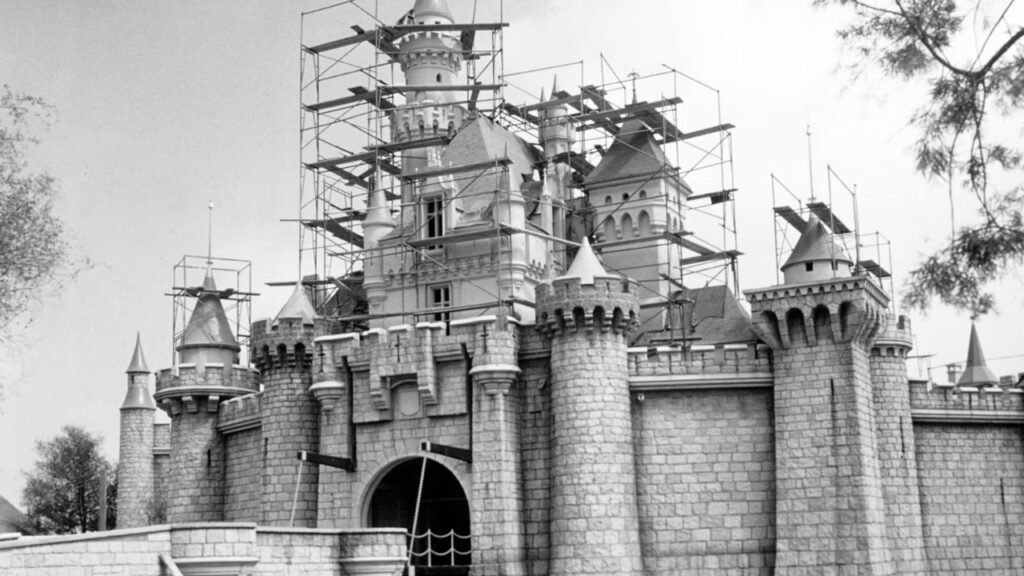 ytrewertyhujhsasdefghjhgfdsaq Disney celebra 100 anos com artigo nostálgico sobre os castelos de seus parques