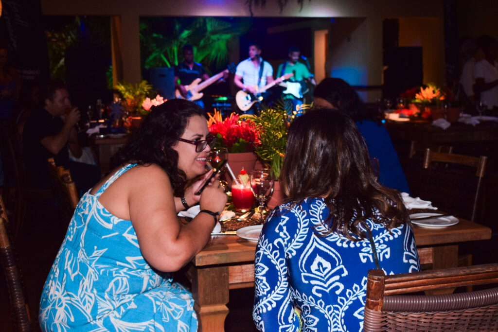 A noite contou com banda de música ao vivo para complementar a experiência dos premiados