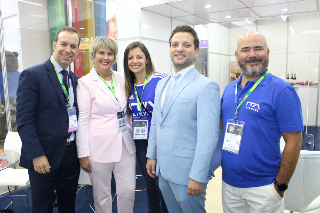 Adrian Ursilli, da MSC, Fernanda Longobardo, da Enit, Sheila Fontana, da ITA, Valerio Caruso, Cônsul da Itália no Rio Grande do Sul, e Murilo Cassino, da ITA