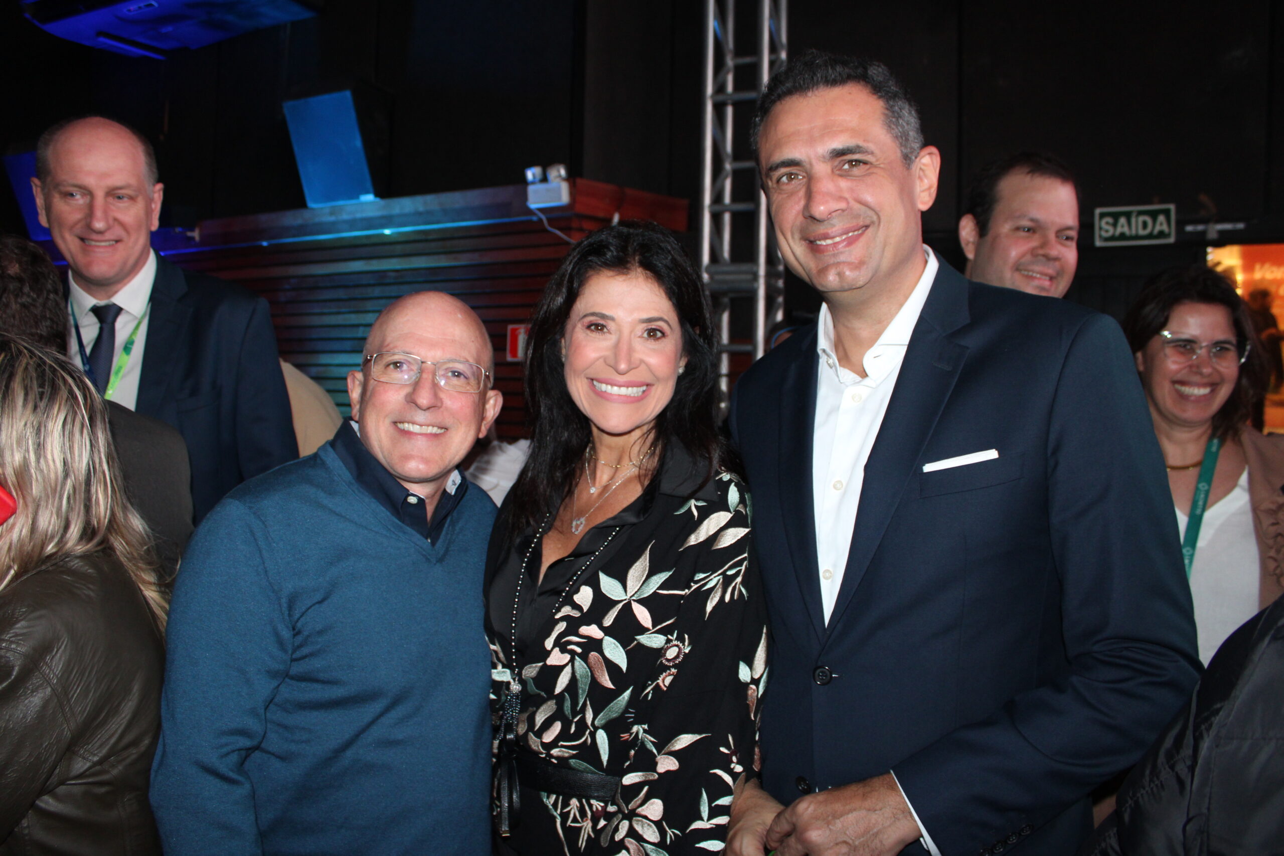 Aldo Leone e Patty Leone, da Agaxtur, com Carlos Antunes, da TAP Aldo Leone e Patty Leone, da Agaxtur, com Carlos Antunes, da TAP