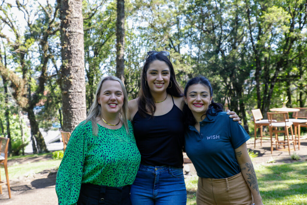 Aline Curti e Fernada Ramalho, do Resorts Brasil, e Mariana Spalding, do Wish Aline Curti e Fernada Ramalho, do Resorts Brasil, e Mariana Spalding, do Wish