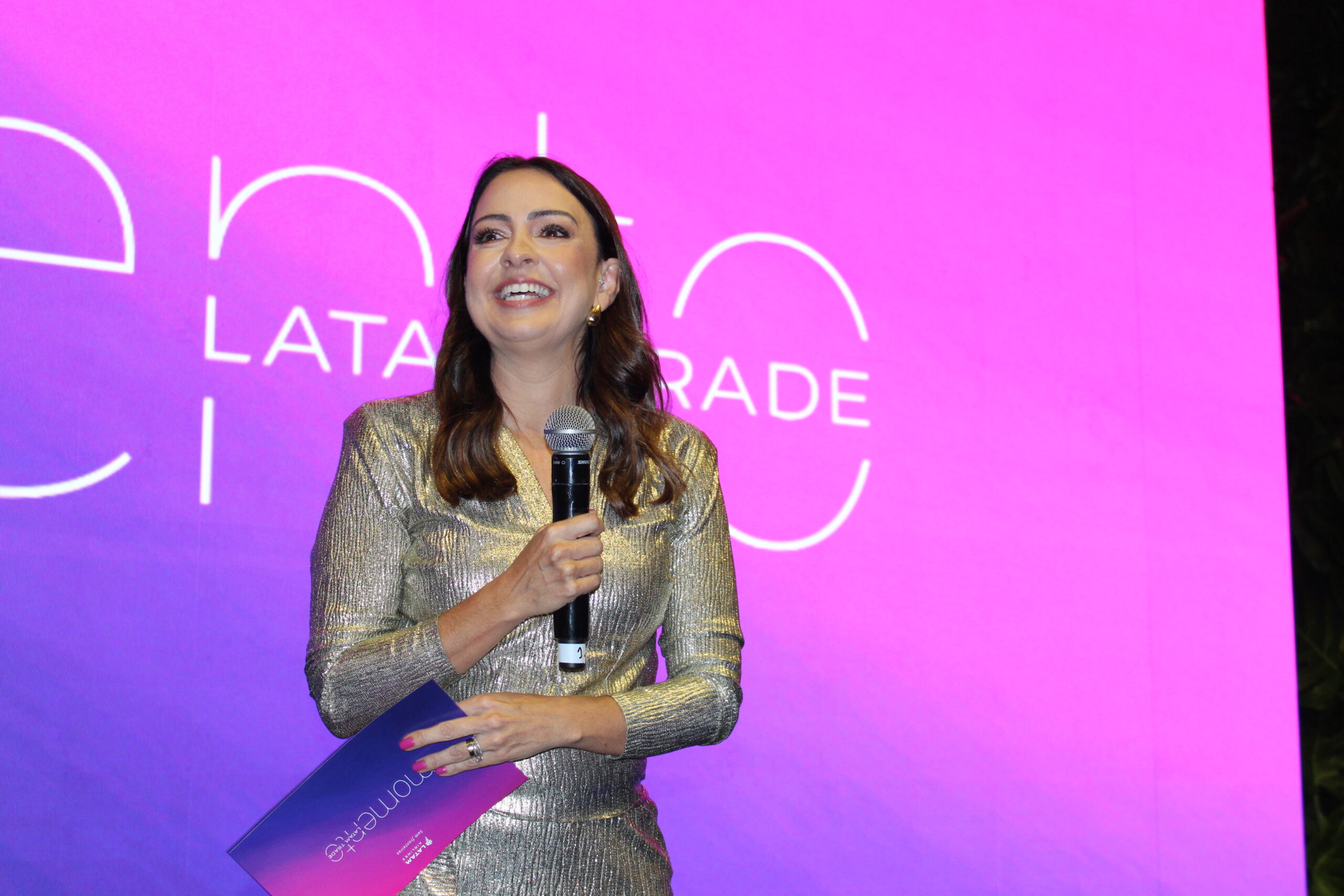 Aline Mafra, da Latam Aline Mafra, da Latam