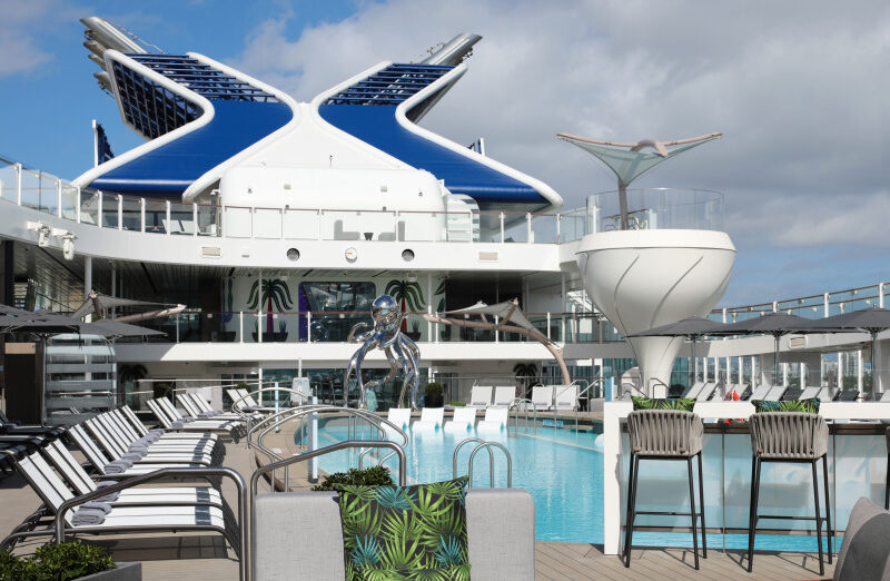 Ascent.Resort.Deck e1701380198908 Celebrity Ascent é inaugurado pela Celebrity Cruises