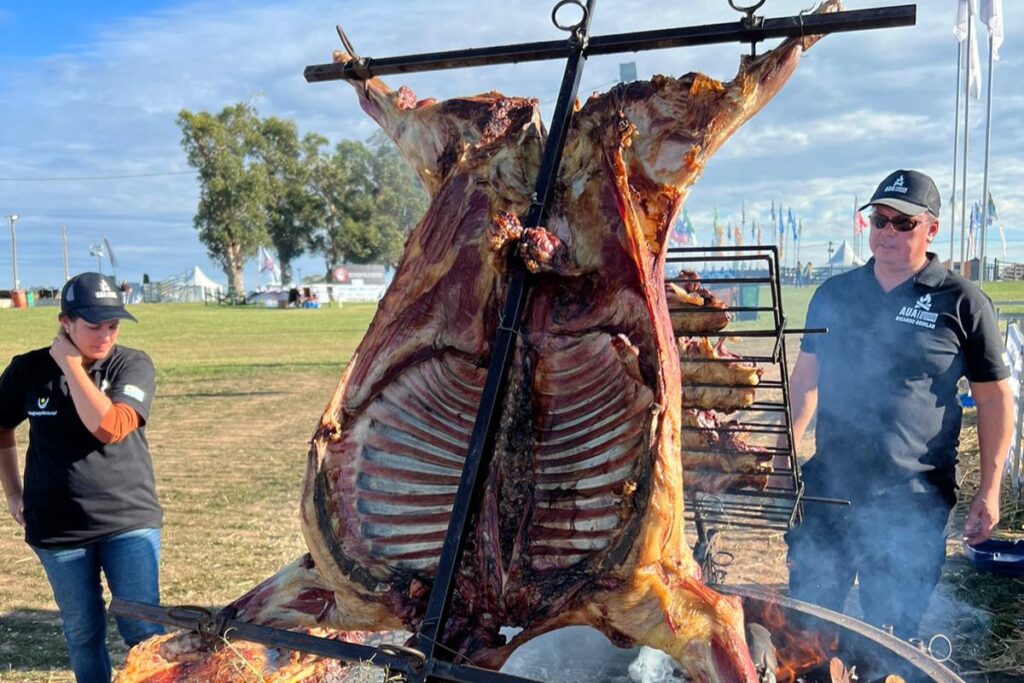 Festuris: espaço Food & Drinks ganha área externa com carnes gaúchas e uruguaias 1 Assado Uruguaio Festuris: espaço Food & Drinks ganha área externa com carnes gaúchas e uruguaias