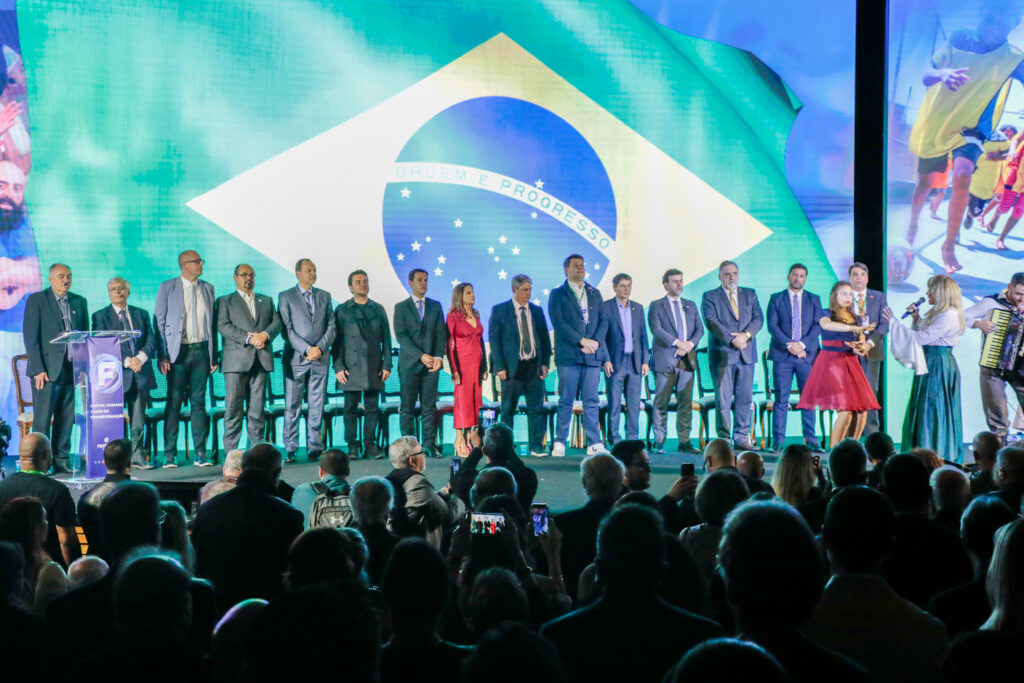 Autoridades no hino nacional brasileiro