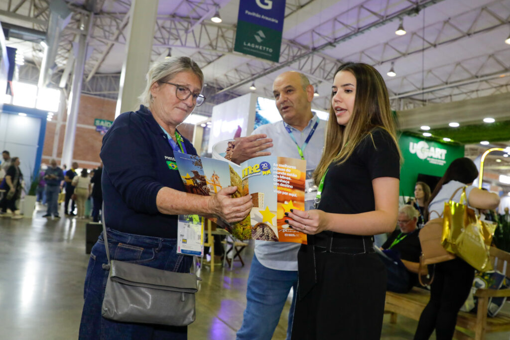 Bárbara Braga, secretária de Turismo de Alagoas, e Paulo Kugelmas, da Setur-AL, com Rosa Masgrau, do M&E