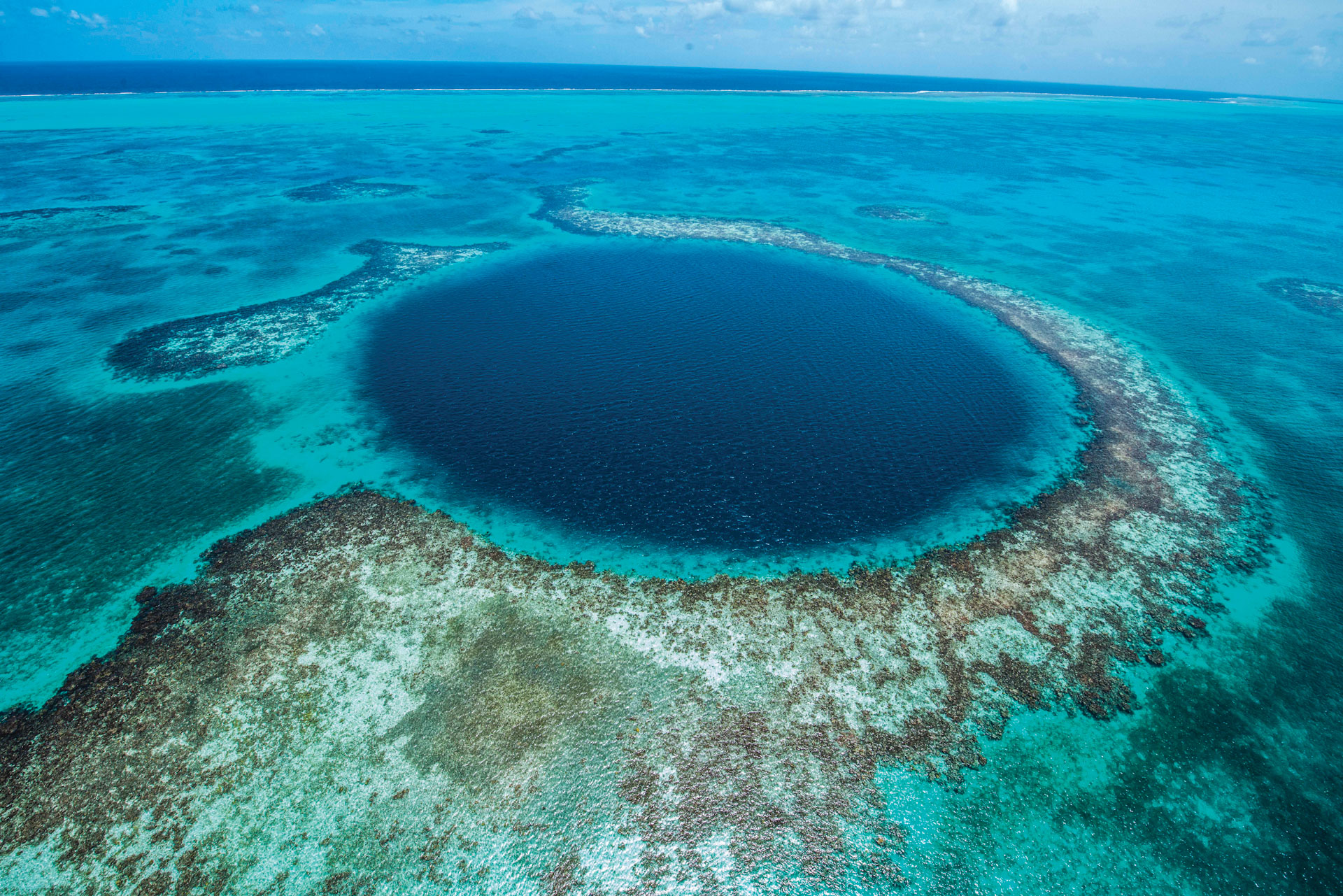 Belize ganha prêmios no Travvy Awards 2023 1 Belize Blue Hole edited Belize ganha prêmios no Travvy Awards 2023