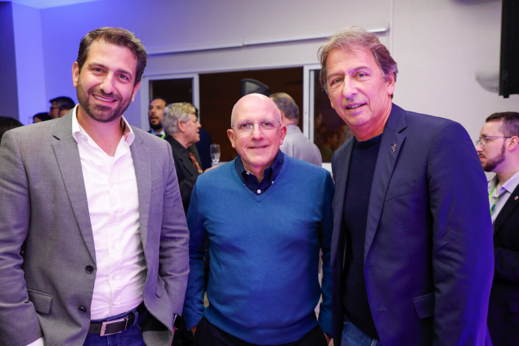 Bruno Heleno, da Visual Turismo, Aldo Leone, da Agaxtur, e Janick Daudet, do Club Med
