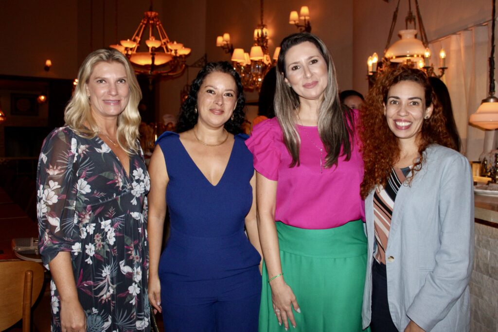 Carla Scorbaioli, da IHG, Ivana Silva e Aline Pontes, da Amadeus, e Paula Peroni, da Delta