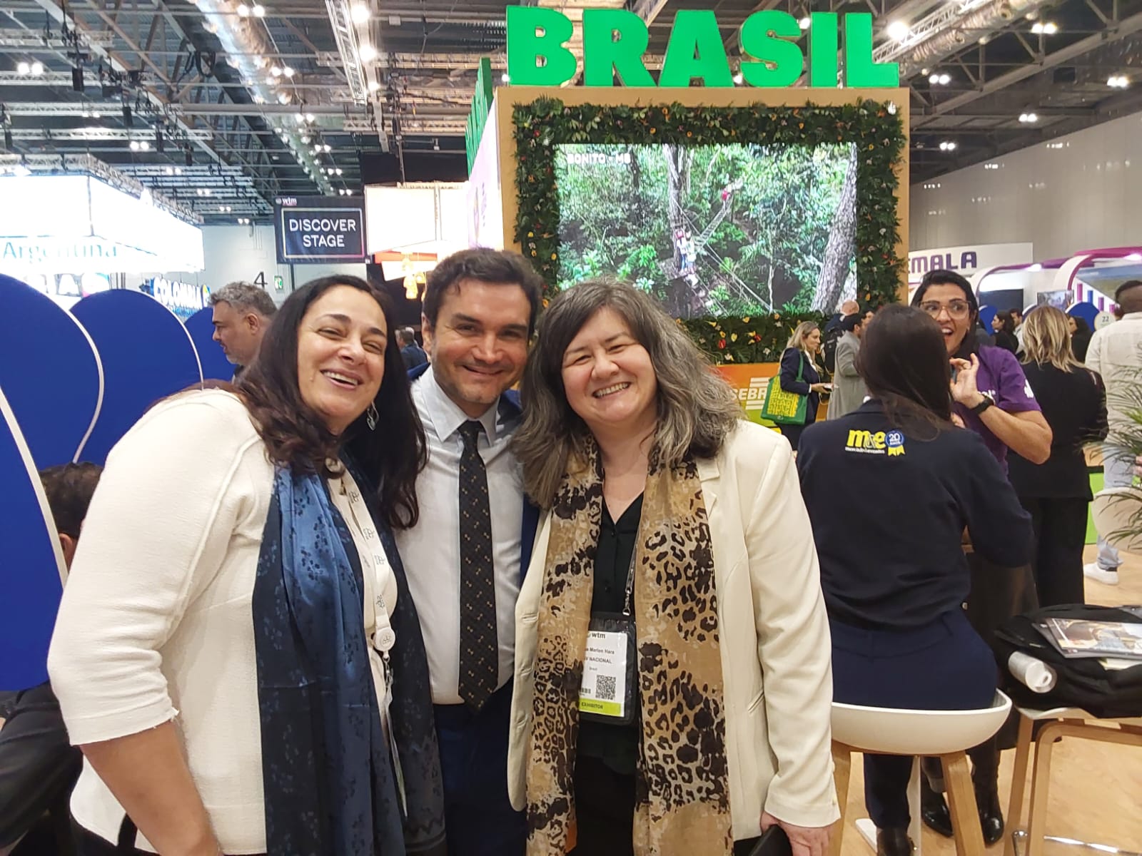 Celso Sabino entre Sheila Nassar e Jerusa Hara, da Abav Nacional Celso Sabino entre Sheila Nassar e Jerusa Hara, da Abav Nacional